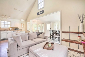 Cozy Home with Yard about 9 Mi to Dtwn Charleston!